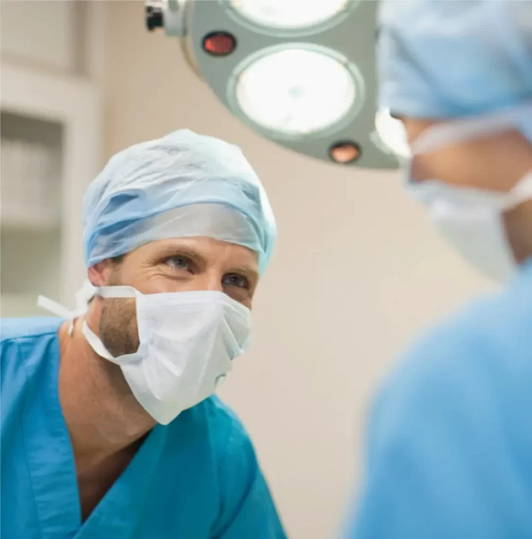 Chirurg bei einer Operation